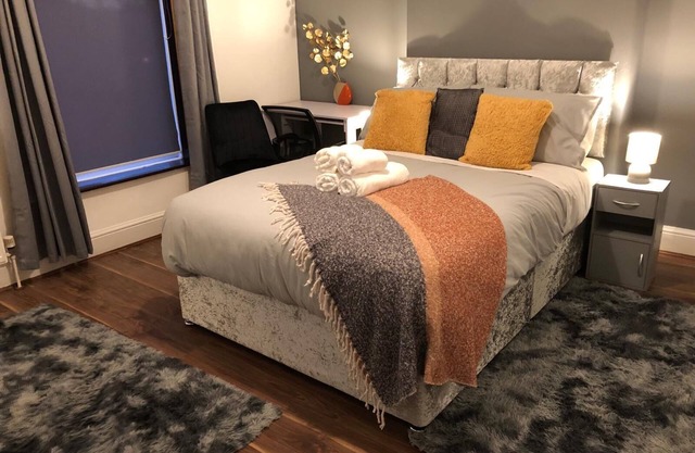 Comfort Home From Home Bolton Central Hilden St - Sleeps - 10