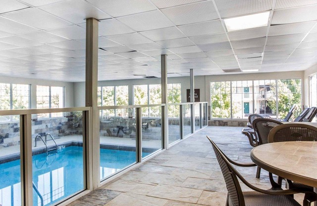 Comfort Inn & Suites Ballpark Area