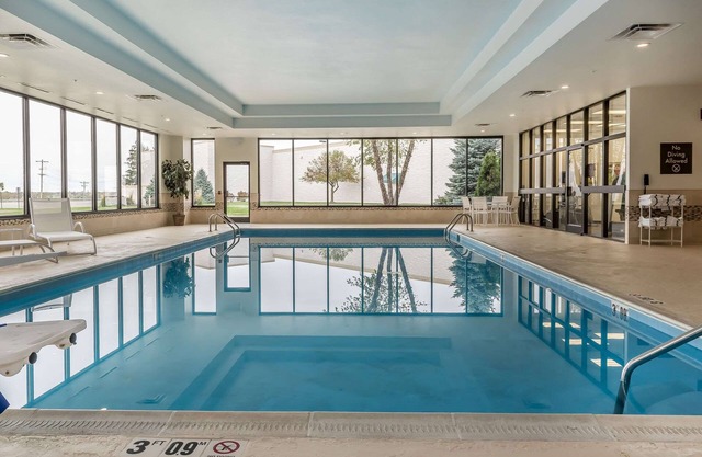 Comfort Inn & Suites Piqua-Near Troy-I75