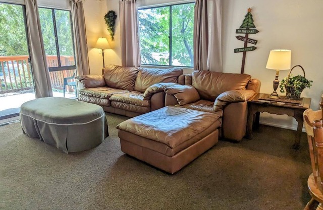 Comfort & Location! 2 BR, 1.5 BA Townhouse at Base of Snow Summit Resort!