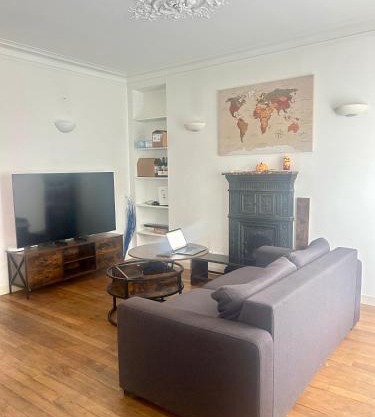 Comfort Parisian Room and Sofa Bed 1 min to Metro M4 & T3A