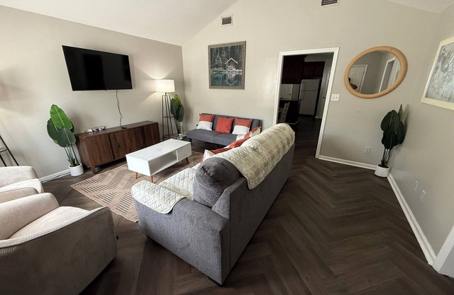 Comfort & Space · 3BR, 2BA · Perfect for Families & Groups