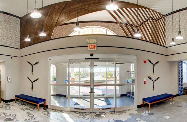 Comfort Suites Airport