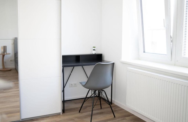 Comfortable 2BR Apt with Parking, Wi-Fi near City Center, Wein, Austria