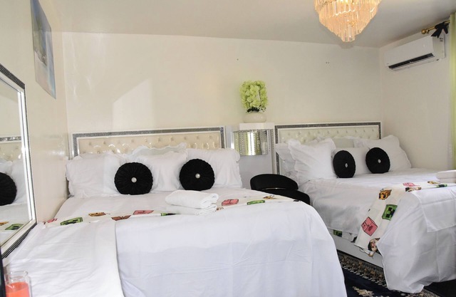 Comfortable accommodation for 4 people, air-conditioned, kitchen in a villa.