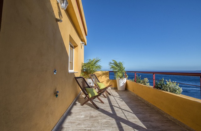 COMFORTABLE APARTMENT WITH FIRST LINE TERRACE AND SEA VIEWS