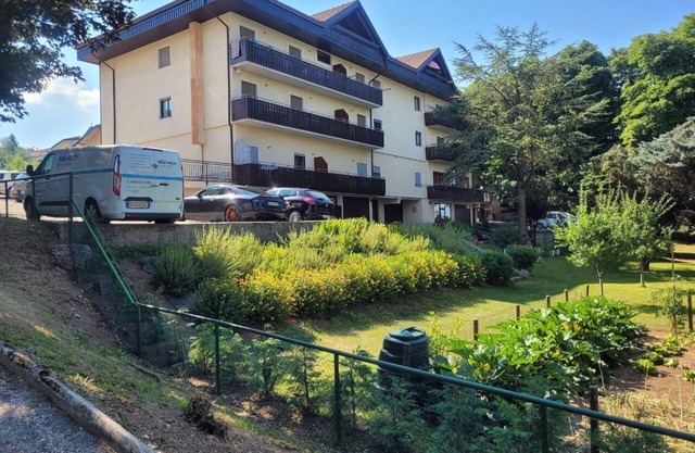 Comfortable apartment with WLAN & view of the Brenta Dolomites. Pet friendly