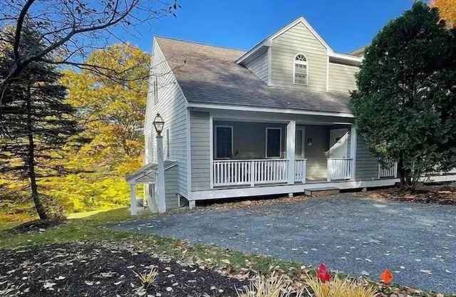 Comfortable Berkshires retreat on mtn resort, SISO