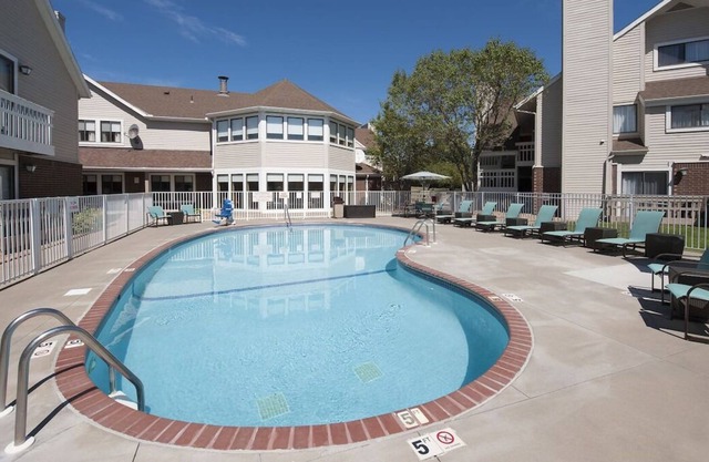 Comfortable Countryside Stay, 4 Comfortable Units, Onsite Pool, Pets Allowed