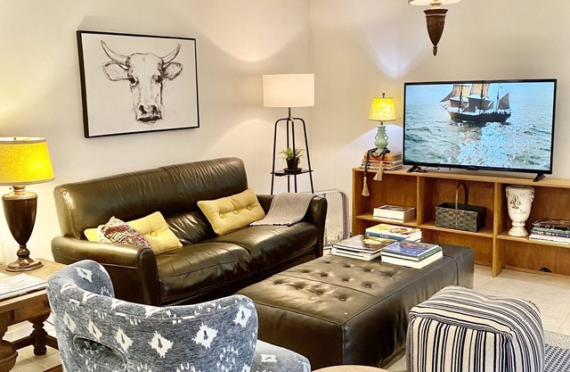 Comfortable English Cottage Near UAB - with Fire Pit