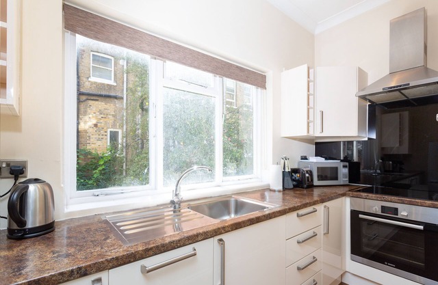 Comfortable Flat in West Kensington Perfect for Business or Leisure