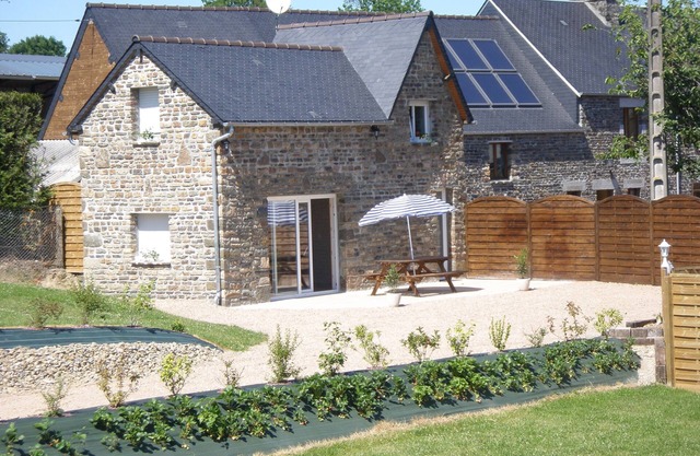 comfortable cottage in the calm of Calvados with heated pool