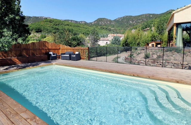 Comfortable gîte in a quiet, green setting. With swimming pool