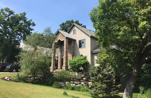 Comfortable Home with Sauna, Hot Tub, Pool Table, Bar, Outdoor Fire Pit!