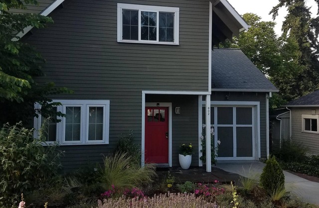 Comfortable Luxury in Downtown Area Hood River 3-Bedroom 2.5 Bath Townhome