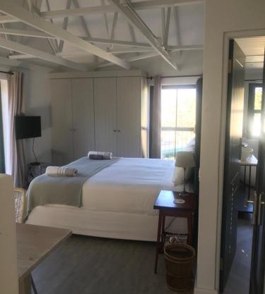 Comfortable Room with Large en suite Bathroom