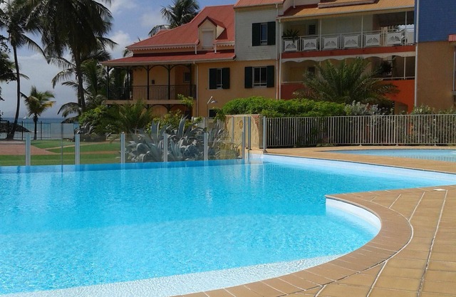 Comfortable T3 with pool and beach
