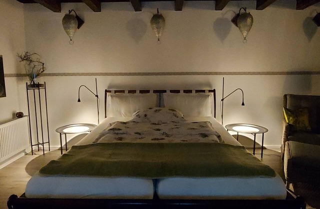 Comfortable vacation villa for 7 people with fireplace and large garden by the river