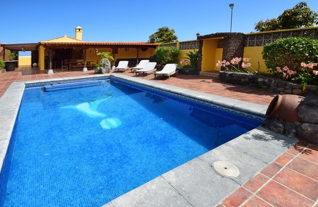 Comfortable, with private pool and BBQ, fast WiFi, Teide and sea view