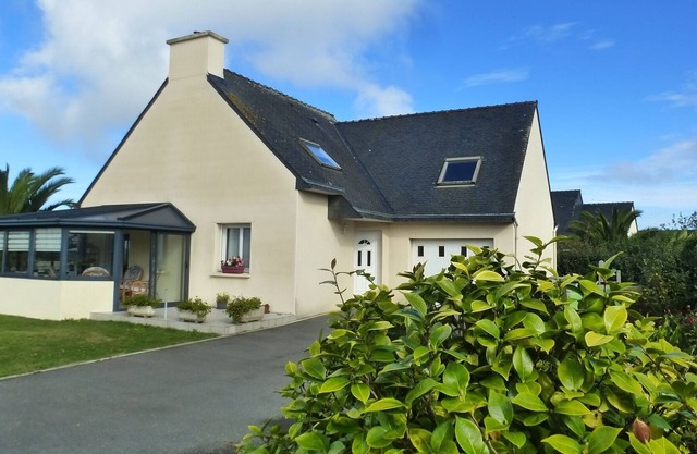 Comfortably furnished holiday home with a veranda