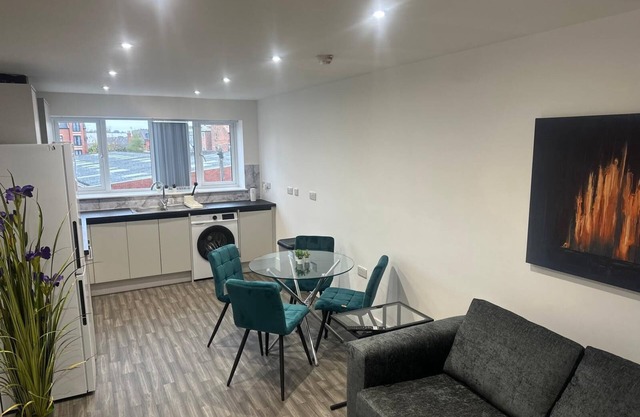 Comfy 2-Bed Near Nottingham & Derby, Free Parking