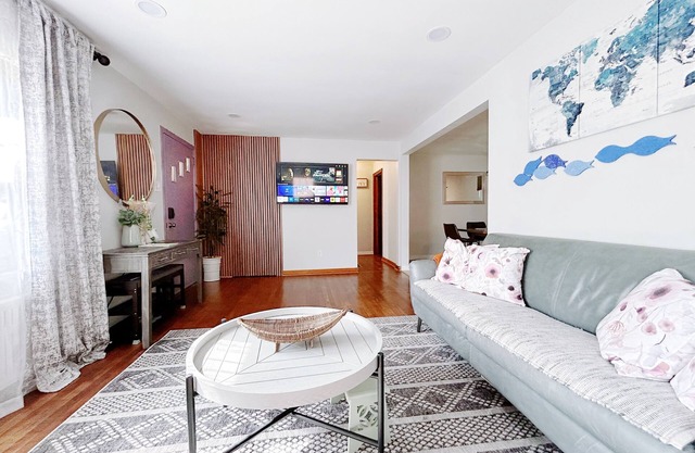 Comfy 3Bedrooms 2Bathrooms Excellent Location Home near to Downtown Pittsburgh