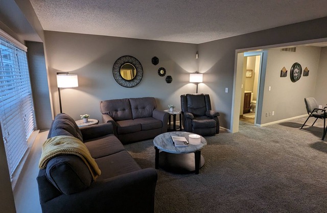 Comfy and Convenient Grandview Home