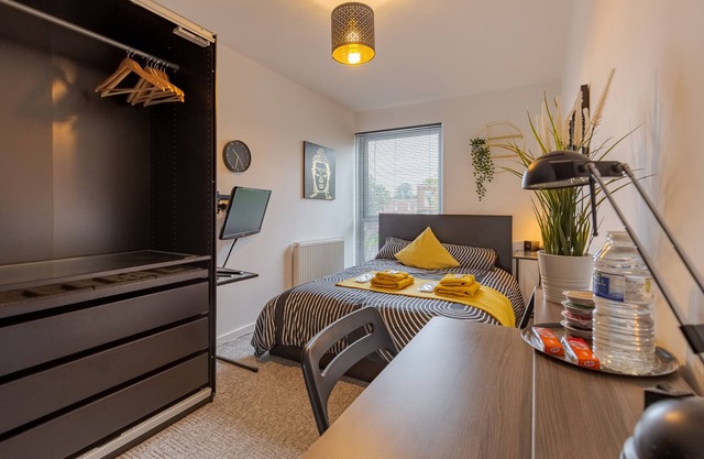 Comfy & Chique Stay - Perfect For Visiting Sites, Events & City Centre
