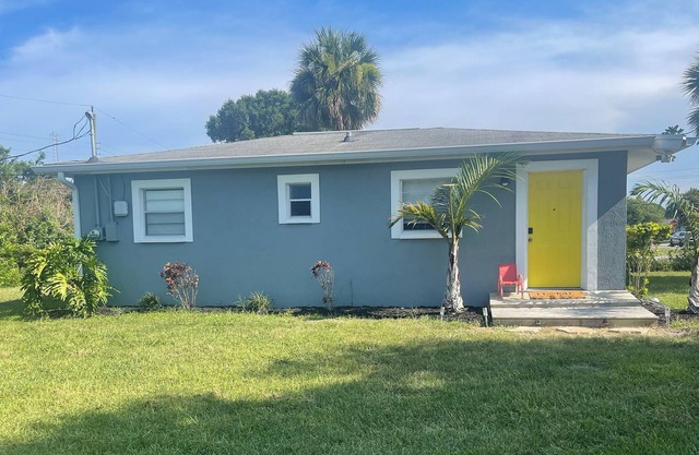 Comfy cottage, minutes away from the best things Central Florida has to offer!