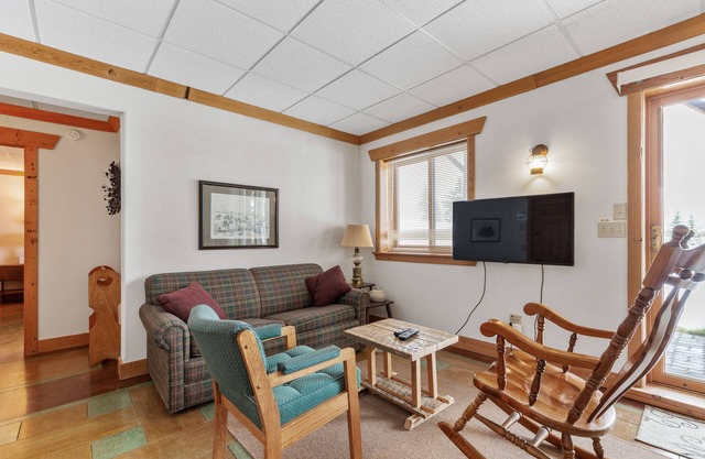 Comfy Country Condo - East