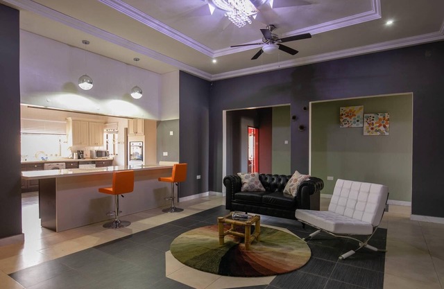 Comfy, Cozy Villa Nr 5 Beaches & Seaside-Family & Business GetAway; Stay 4 Cheap