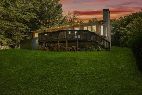 Comfy Log Cabin Family & Pet Kind by State & Waterparks!