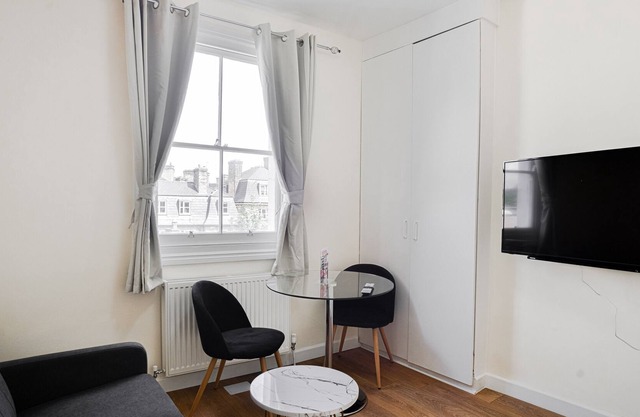 Comfy One Bed Service Apartment in Euston