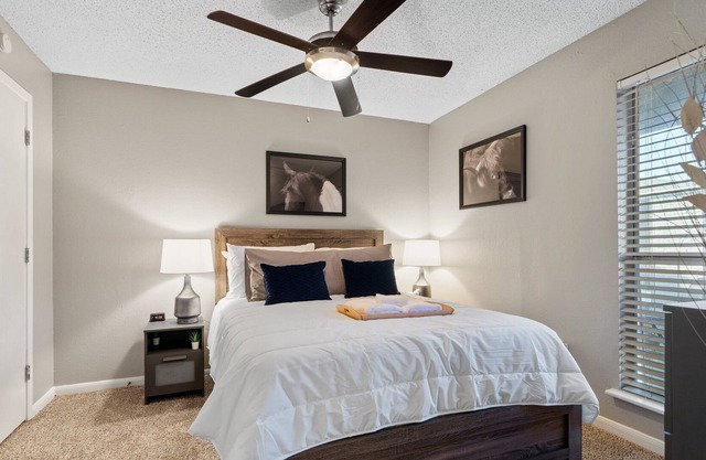 COMFY ONE BEDROOM W/POOL & FREE PARKING