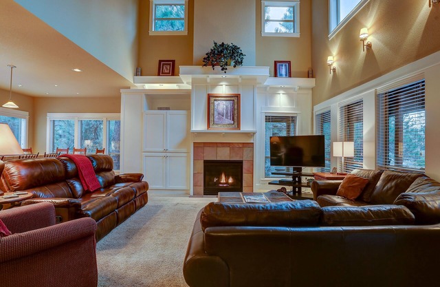 Community Hot Tub, Launch for Adventure, On River Trail, Ski/Drying Rack