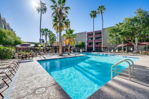 Community Pool and Hot Tub Cozy Condo in Scottsdale