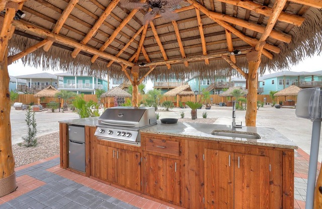 Community Pool, In Town, Dog Park, Fishing, Wifi, Laundry Room, Walking Paths