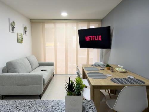 Comodo 2 cuartos AC y piscina