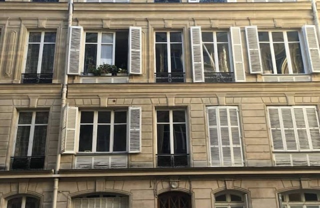 Completely renovated studio in the center of Paris.