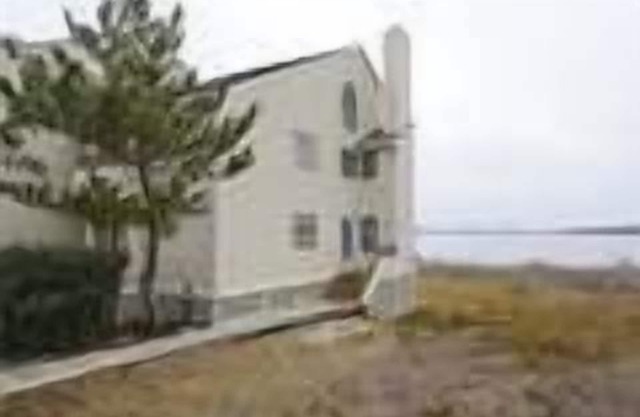 Complimentary activities, a $300 WEEKLY value! End unit 3 bedroom, 3.5 bath bayfront townhome featuring luxurious accommodations.