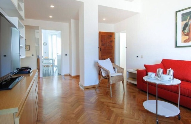 Conca Del Naviglio 2915, 2 Br Flat With Balcony By Halldis