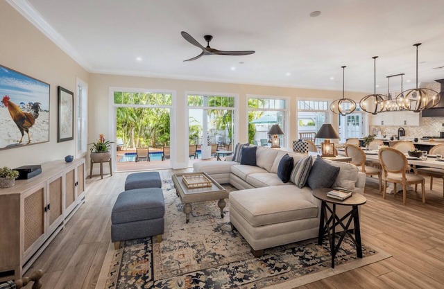 *CONCH CASA GRANDE @ THE ANNEX* Home+ Pool near Duval + LAST KEY SERVICES.