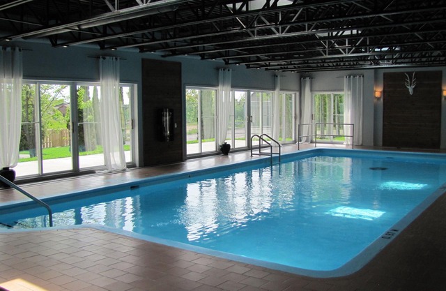 CONDO 3bed and 2bath with pool and tennis/MONT STE-ANNE Between town and mountains