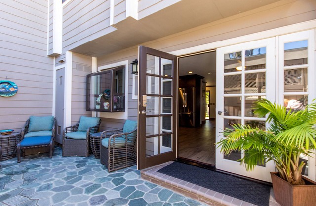 Condo on 40 acres of Nature near the beach! Holidays still available