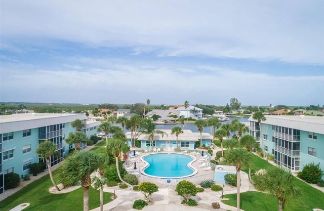 Condo on Intercoastal Very Close to Beach in New Smyrna