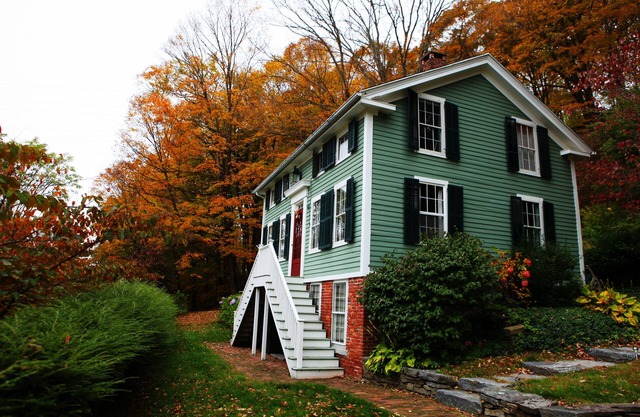 Connecticut Colonial with River and Sunset Views!