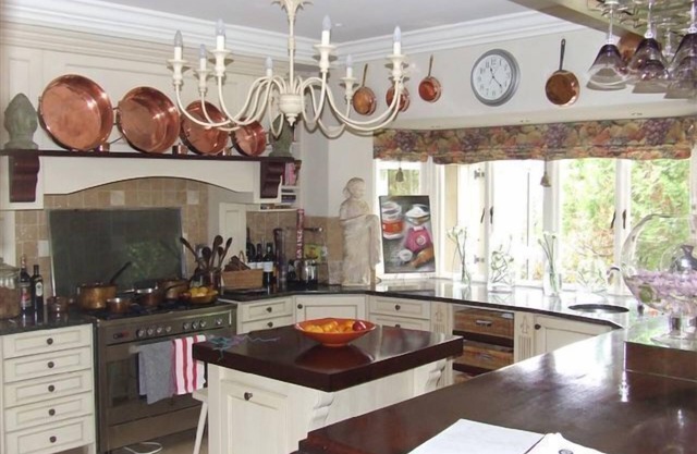 Constantia 5 bedroomed villa in tranquil setting