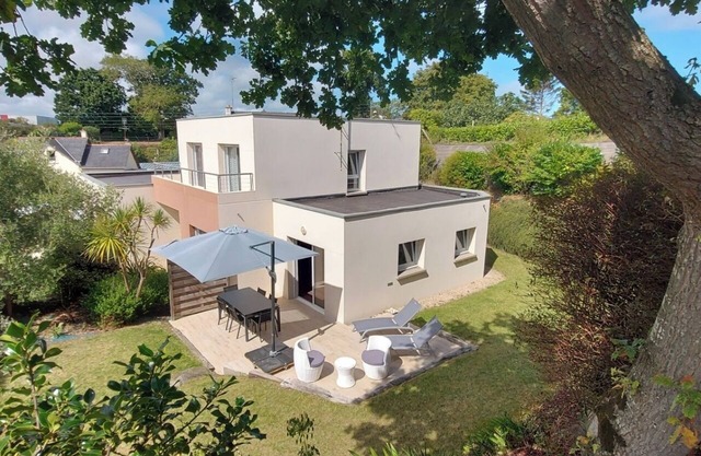 Contemporary house of 2007, at the heart of the Coast of Golo