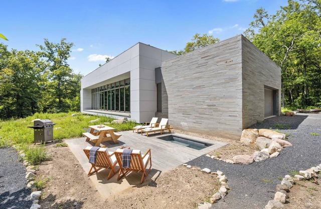 Contemporary 4-BR Catskills Retreat w/plunge pool
