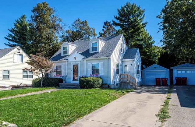 Contemporary Bungalow in Champaign Near Bakery